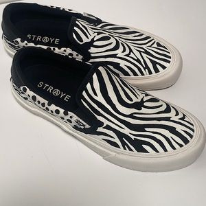 STRAYE Ventura - Zebra Tiger - Slip Ons - Size 9 - BRAND NEW
